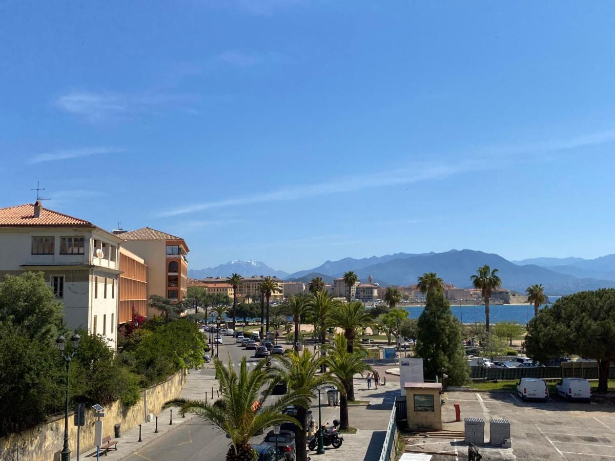 50m2 Pied Dans L'eau * Ajaccio (Corsica)